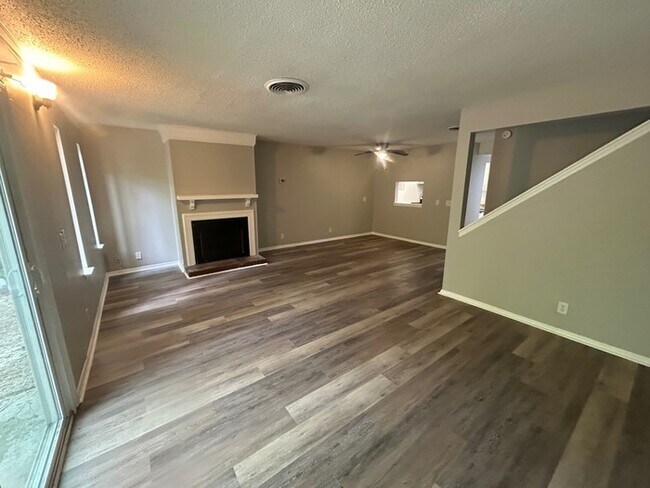 Photo - 240 Jamil Rd