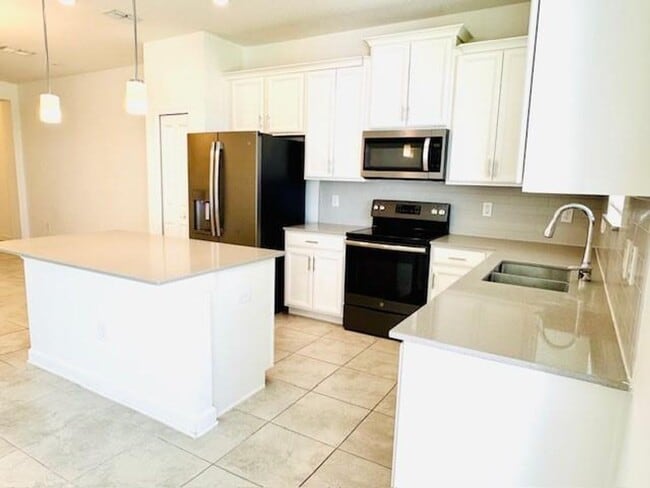 Photo - For Rent 3/2.5 townhome 2 Car Garage in Storey Lake,