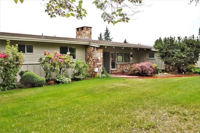 Building Photo - 4 Bedrooms, Pool & Golf Course Views! Rental