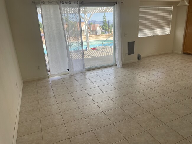 Photo - 30042 Sugarpine St