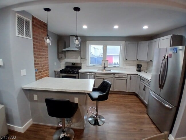 Building Photo - 17 Thomas St