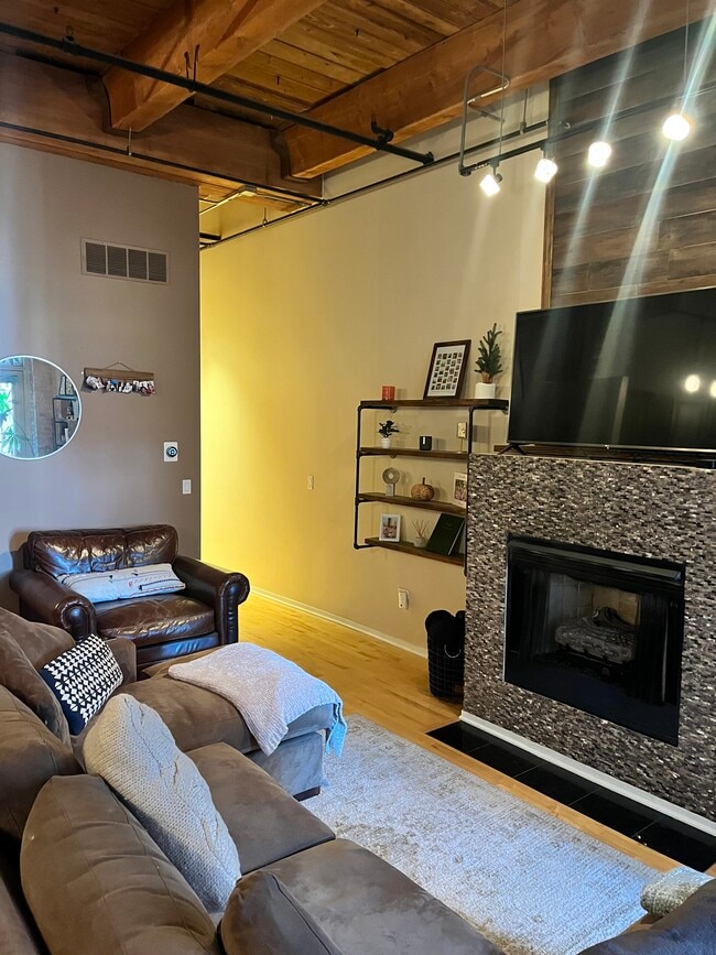 Photo - 1500 W Monroe St Unit 405