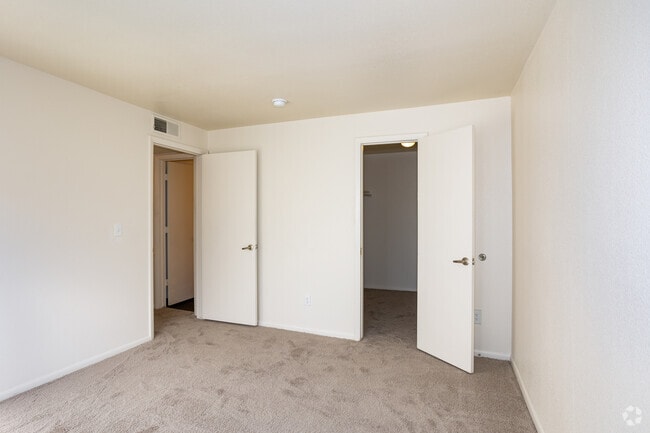 2BR, 1BA - 818SF - Timberleaf Apartments