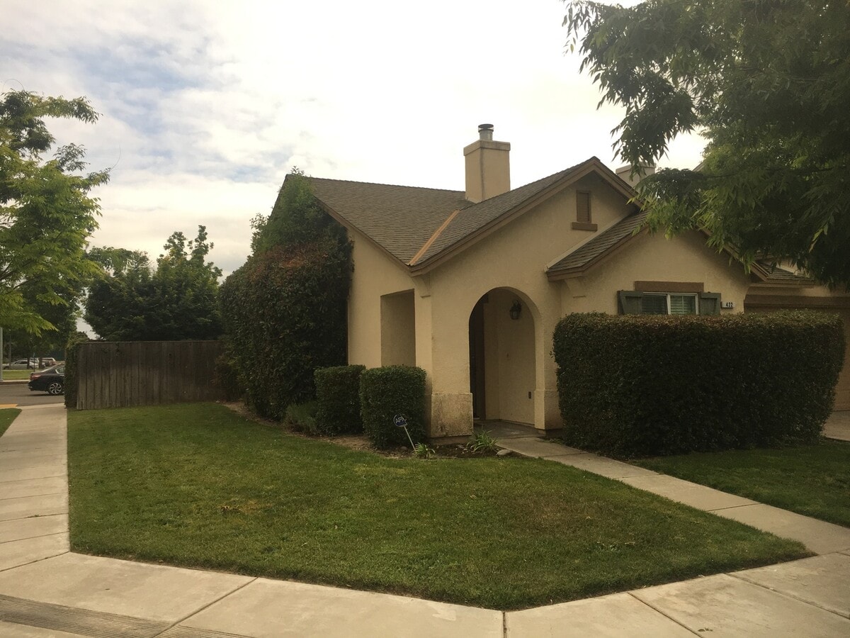 Photo - 422 Meandering Way