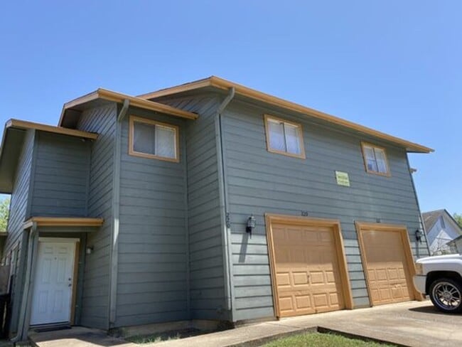 Building Photo - Craddock-222 Unit 222 Craddock