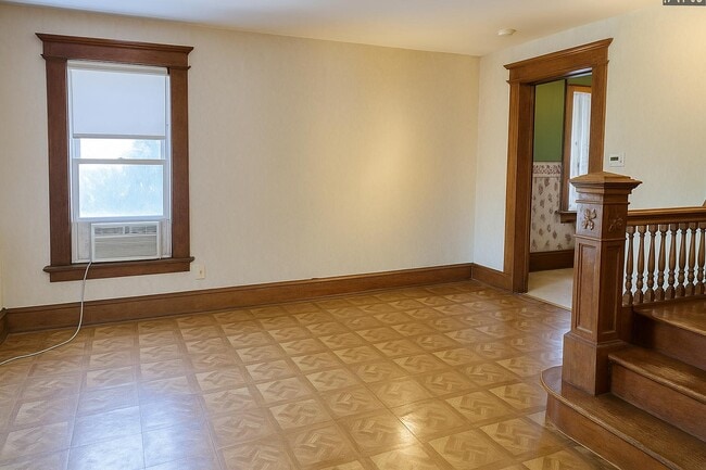 Photo - 409 Rowland St