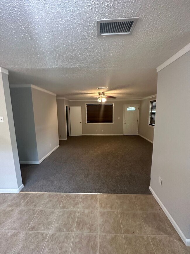 Photo - Comfortable 3 bed, 1 bath home in Pine Level!