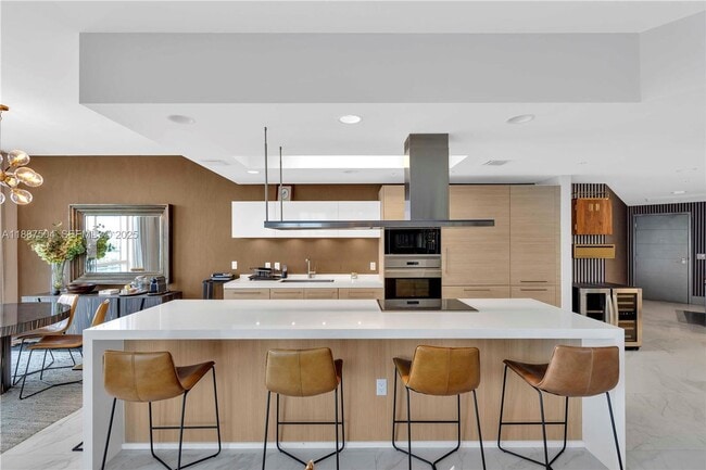 Building Photo - 17111 Biscayne Blvd