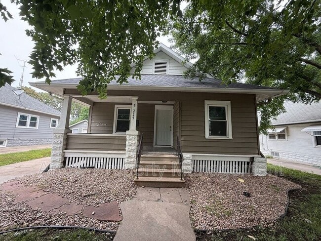 Building Photo - 2282 Sheldon St Rental