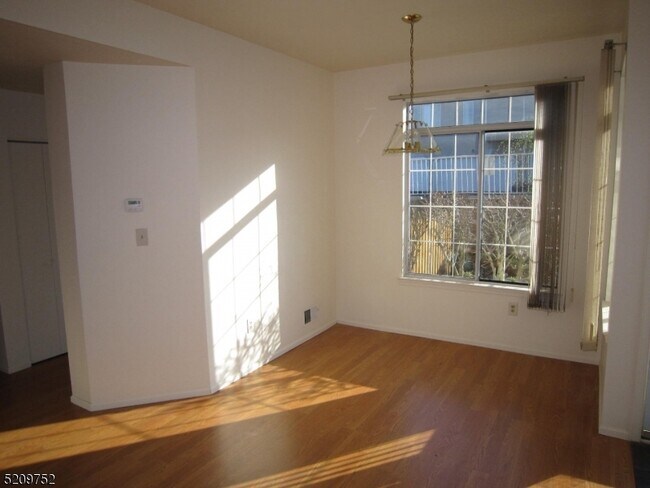 Photo - 2 Birchwood Rd