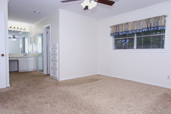 Photo - 115 Irwin Rd
