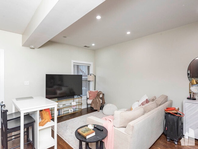 Photo - 1504 W Roscoe St Unidad 2W