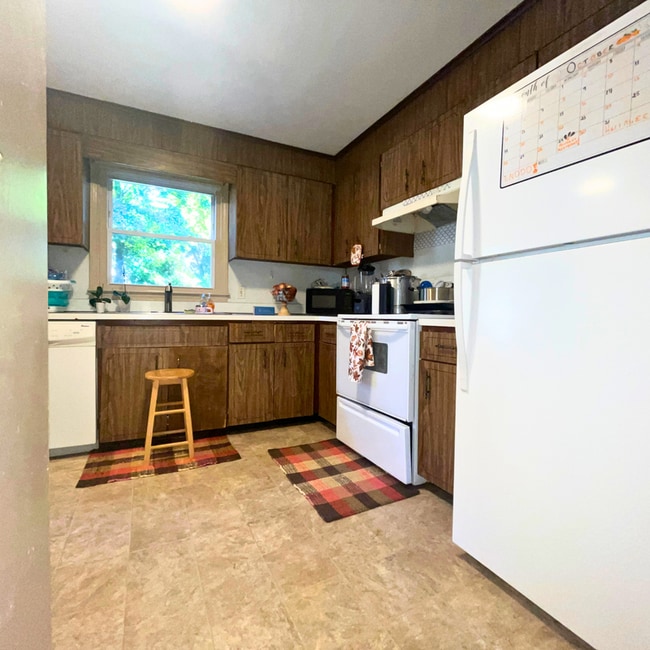 Photo - 537 Boswell Ave