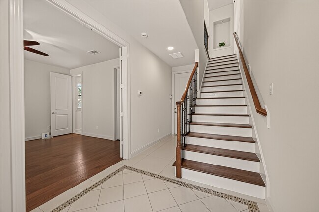 Photo - 703 Live Oak St