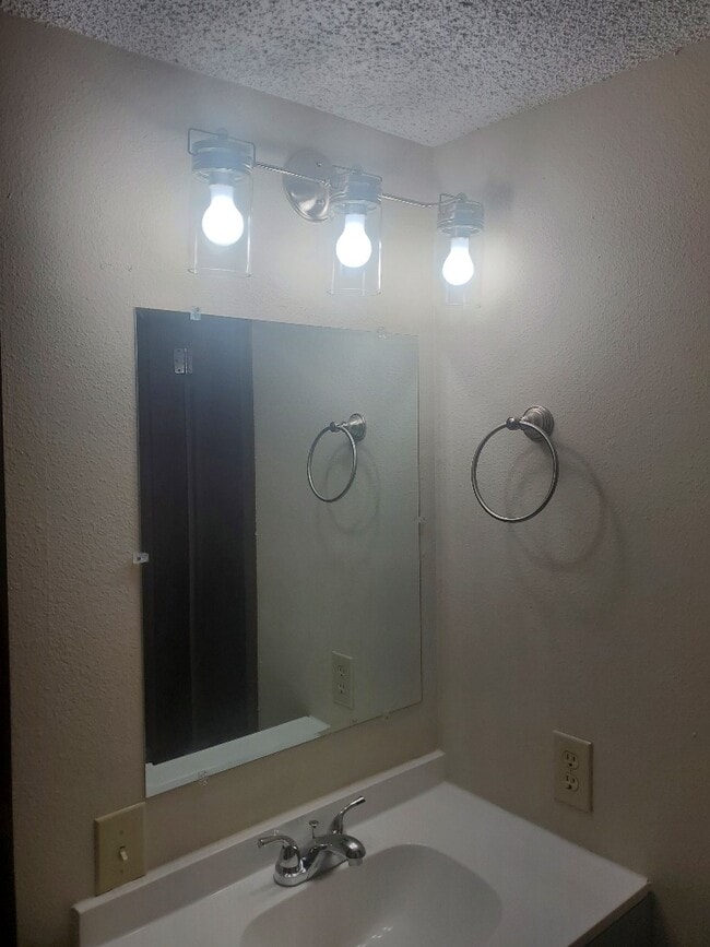 Photo - 3146 Lakeside Dr