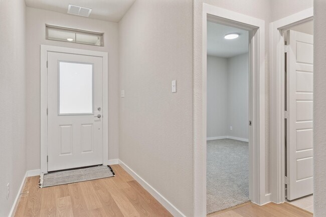 Photo - 2010 Sandpiper Wy