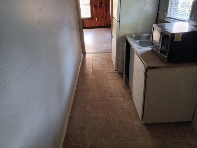 Building Photo - 2312 Ross Ave Unit A