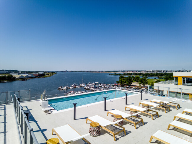 Rooftop Pool - Riverpoint Rental