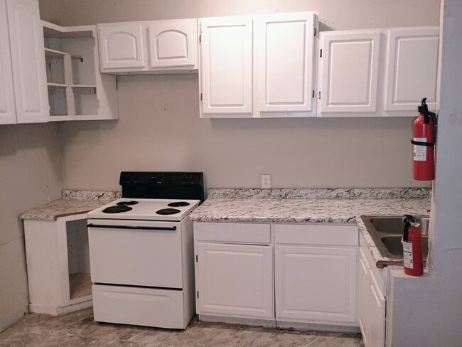 Building Photo - 807-807 Bedford St Unit 807 Floor #1