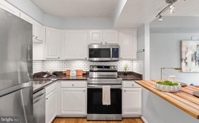 Photo - 122 N Bedford St Unit A