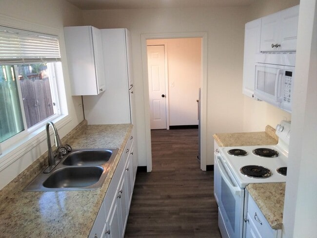 Photo - Cottage in W. Redding!