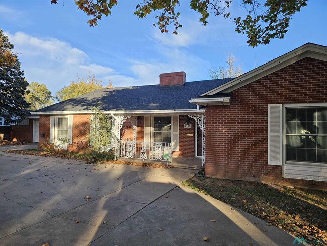 Building Photo - 2305 North Dr