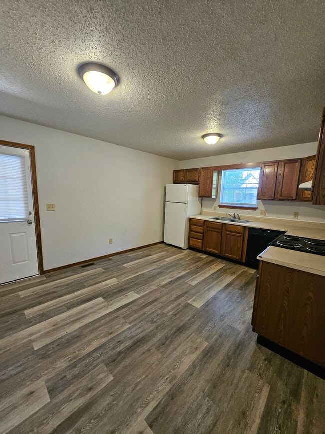 Photo - 3 Bedroom, 1 Bath House in Cute Neighborhood!