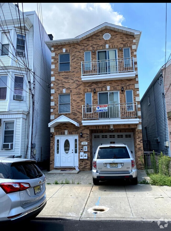Building Photo - 219 Congress St Unit 1 Rental