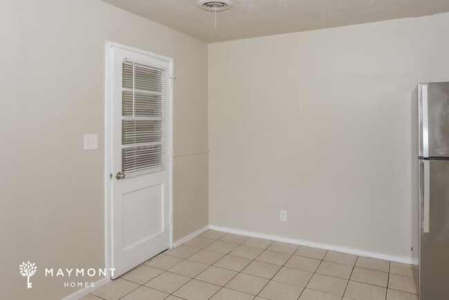 Photo - 111 Grant Dr