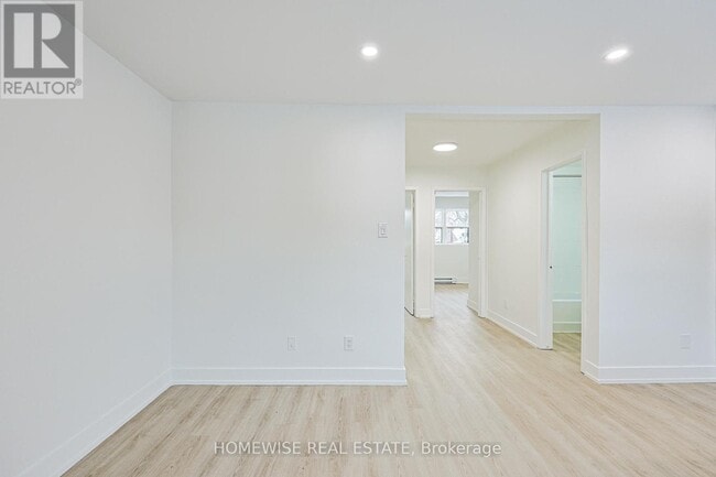 Photo - 100 Liberty St N