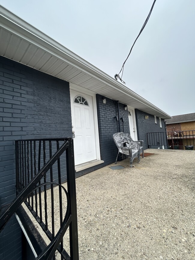 Photo - 751 Kingsford Rd Unit A