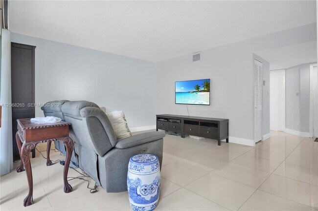 Photo - 13946 SW 91st Terrace Unit 13946