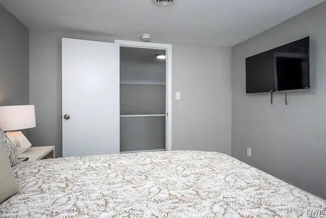 Building Photo - 1004 Main St Unit #3