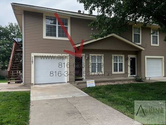 Spacious, 2 Car Garage! Great Location!
