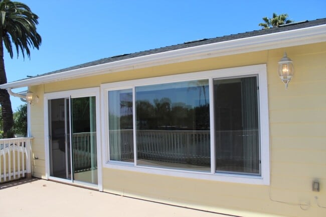 Building Photo - 422 N Clementine St