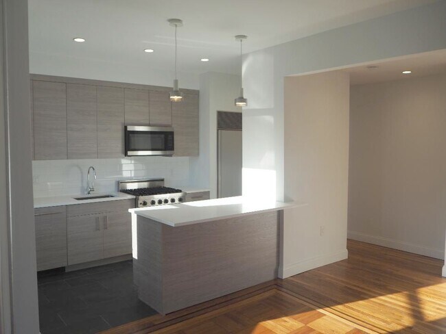 Breakfast Counter - 1055 Boulevard E Unit A7