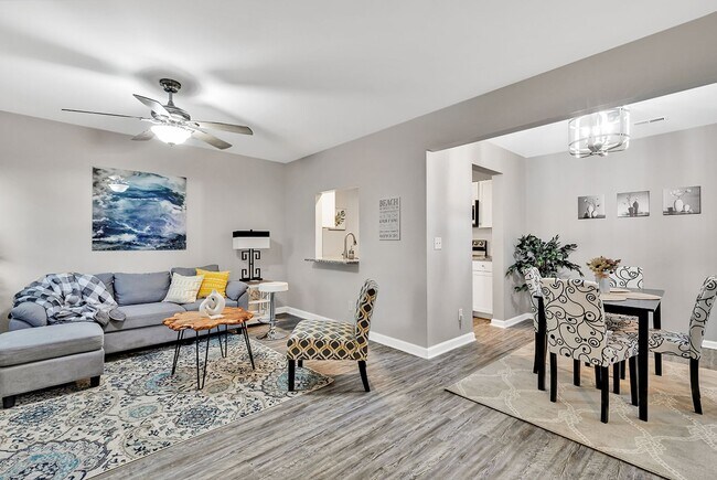 Photo - 403 71st Ave N