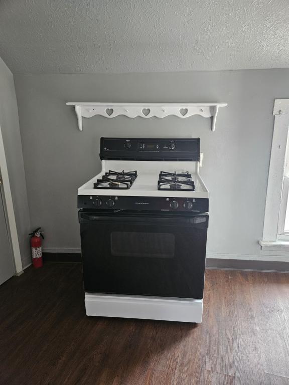 Photo - 6909 Denison Ave