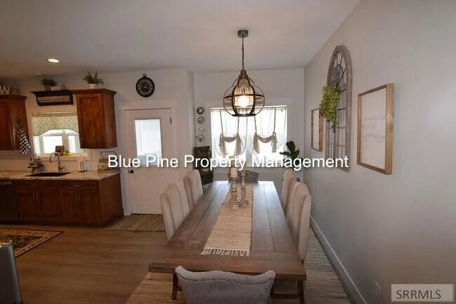 Photo - 705 Birmingham Ln