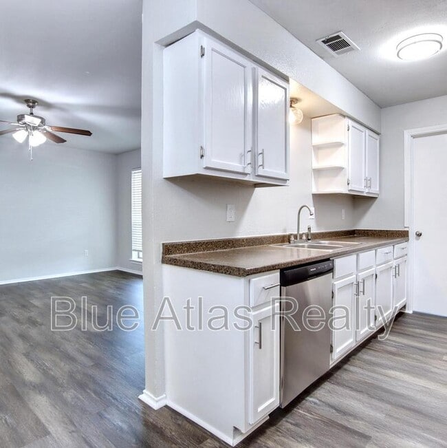 Building Photo - 402 S 2nd St Rental