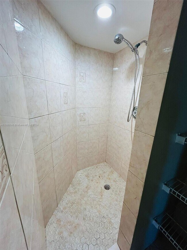 Photo - 103 Weybridge Cir