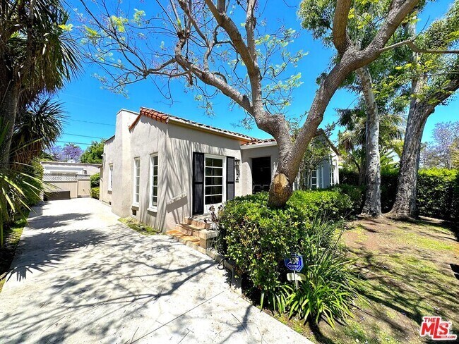Building Photo - 9019 Rosewood Ave Rental