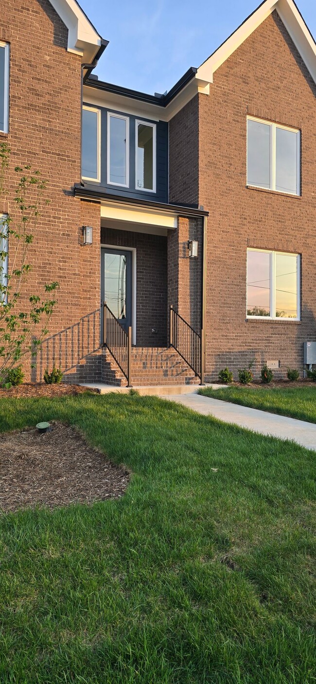 Photo - $1250 ALL-INCLUSIVE!! Stylish Co-Housing Minutes from DWTN! Unit 101