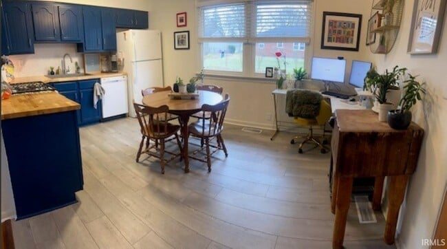 Photo - 843 Sparta St