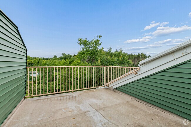 1BR, 1.5BA - 838SF - Balcony