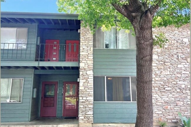 Building Photo - 1304 Mariposa Dr Unit 114