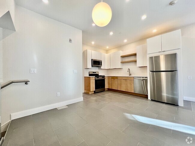 Building Photo - 1607 Tremont St Unit 1 Rental