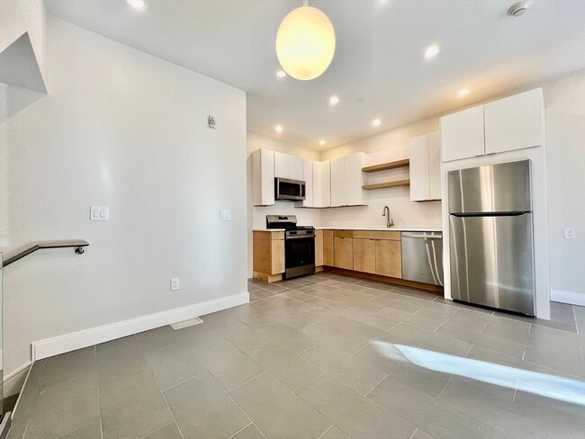 Photo - 1607 Tremont St Apartment Unit 1