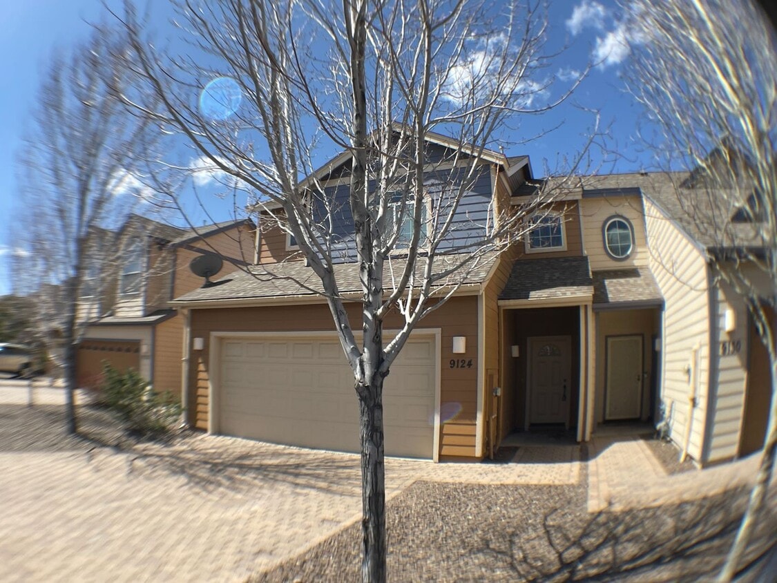 COMING SOON! Spacious 3-bedroom Townhouse ... - COMING SOON! Spacious 3-bedroom Townhouse ...