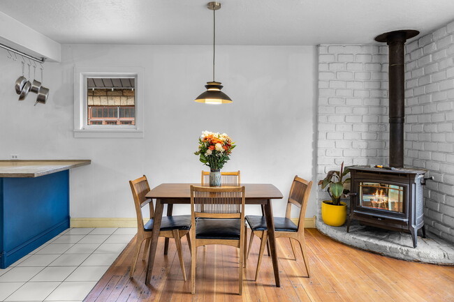 Photo - 145 NW Jefferson Pl